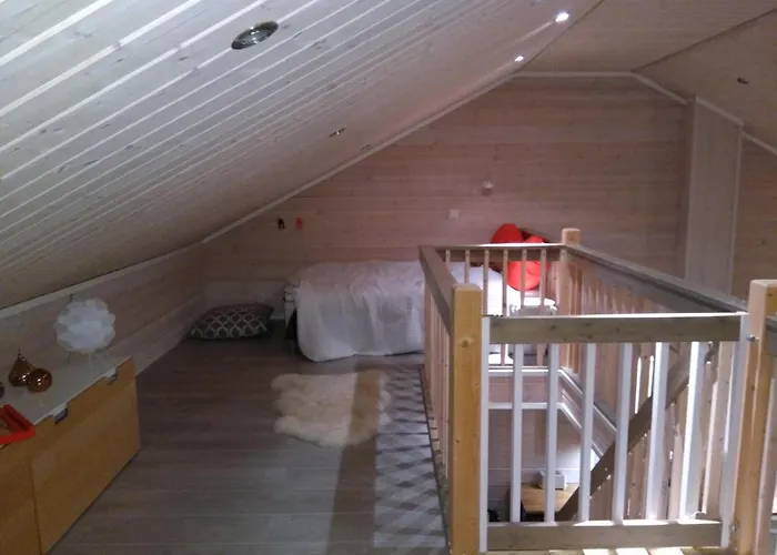 Ailo, Iso-syoete Tatil Evi